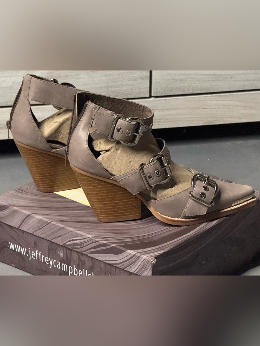 Jeffrey Campbell Taupe Strappy Buckle Wedge Sandals Size 8.5 - Picture 4 of 9